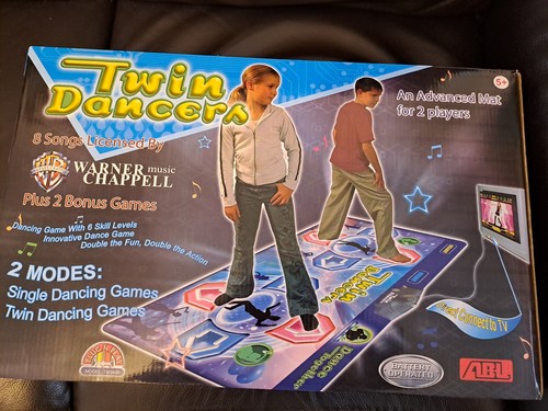 Twin dancers plug play dance - play,
